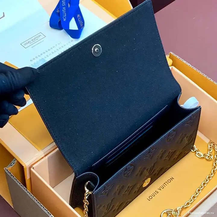 Fashionrepsfam ru LV 2404YA0043 Bags 0818